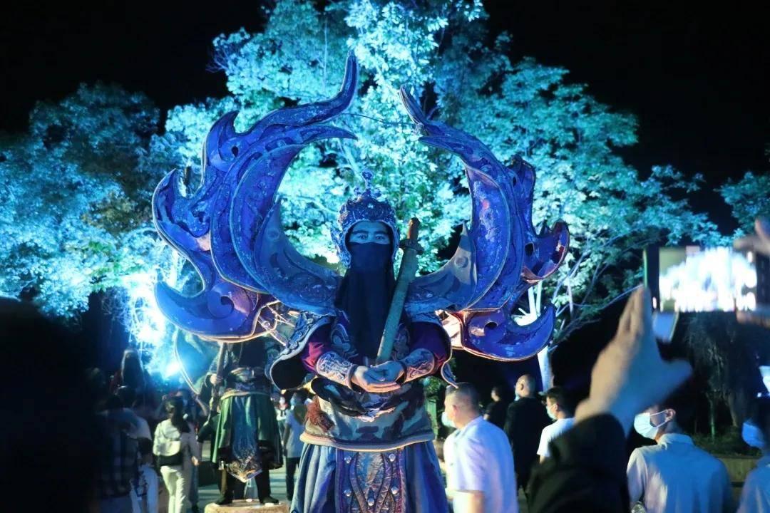 逃离空旷大街